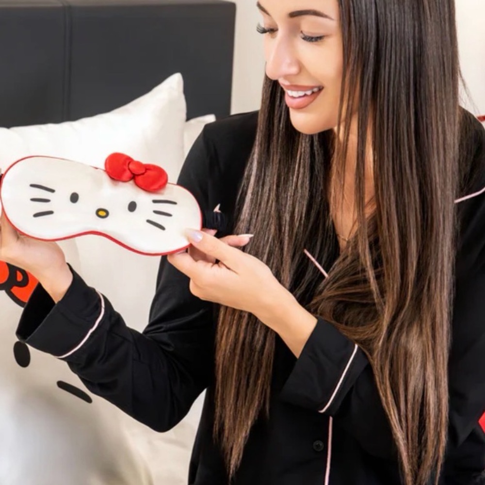 Blissy Hello Kitty Sleep Mask with Red Bow - Picture 6 of 11
